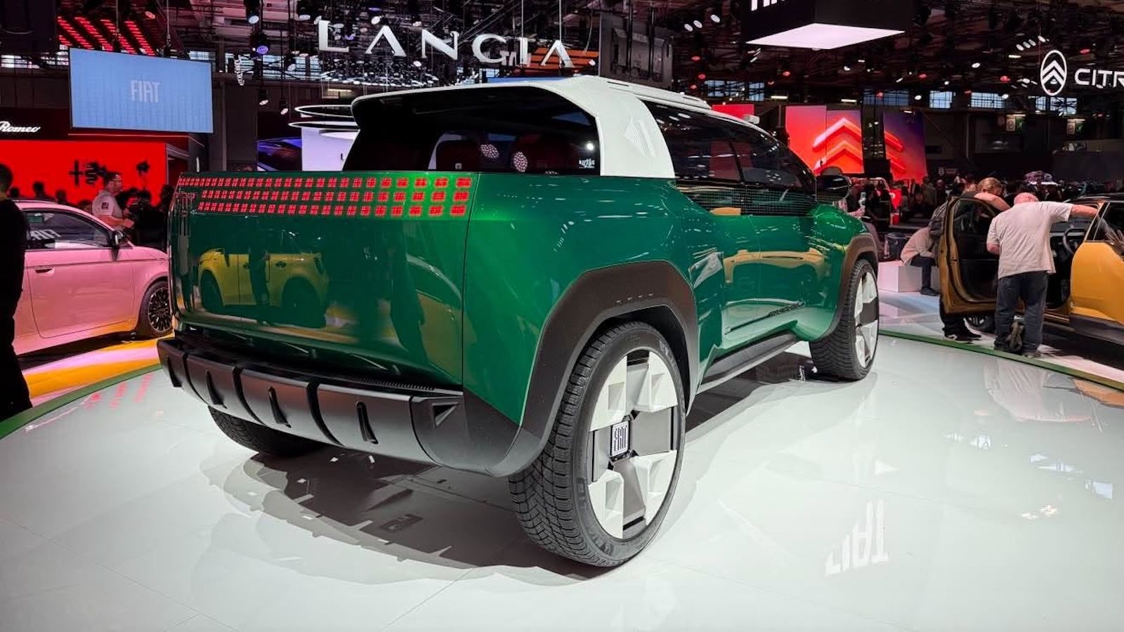 Νέο Fiat Multiplay: Το οικογενειακό των 7 θέσεων που γίνεται pick-up